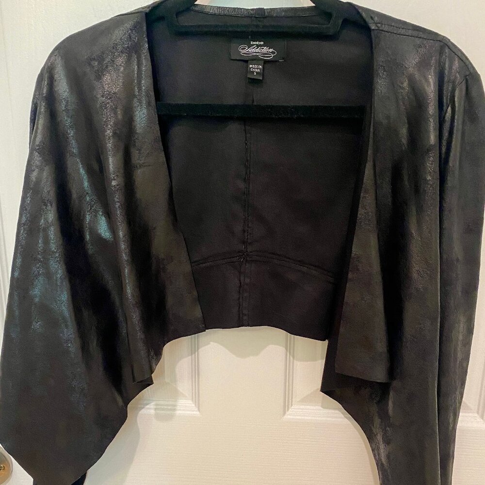 BEBE BLACK FAUX LEATHER CRUNCHY CROPPED JACKET